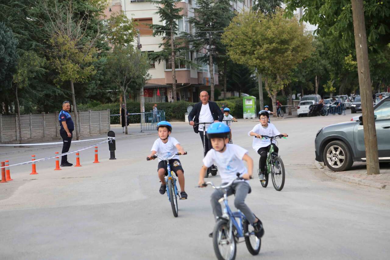 Konya’da 2 binden fazla çocuk pedal çevirdi! 6 haftalık bisiklet maratonu sona erdi 3
